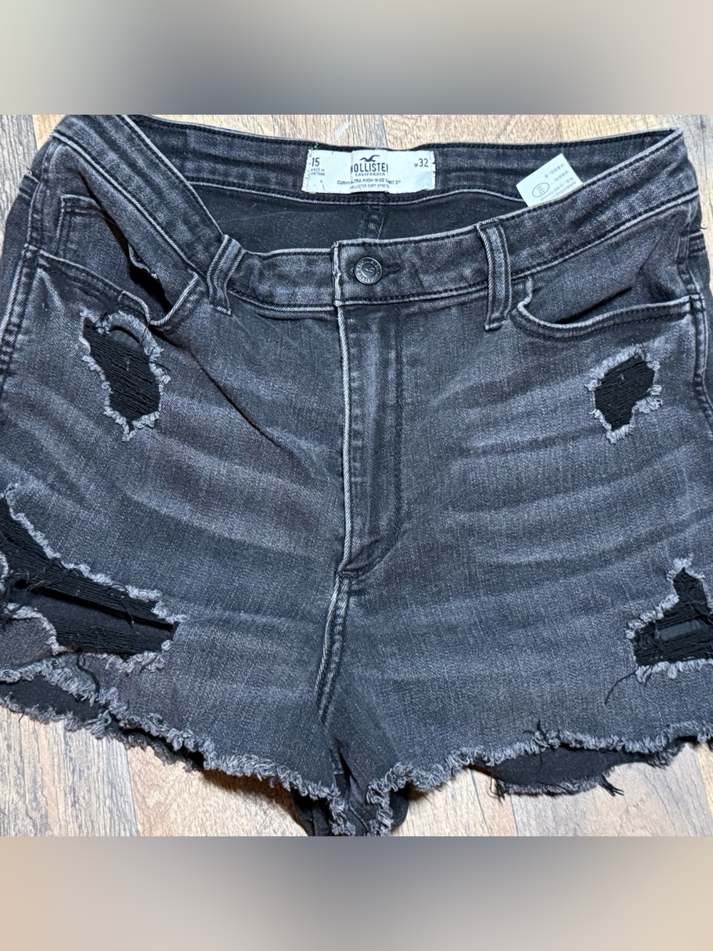 Hollister Curvy Ultra High-Rise Black Distressed Denim Shorts •Size 15 / W32•